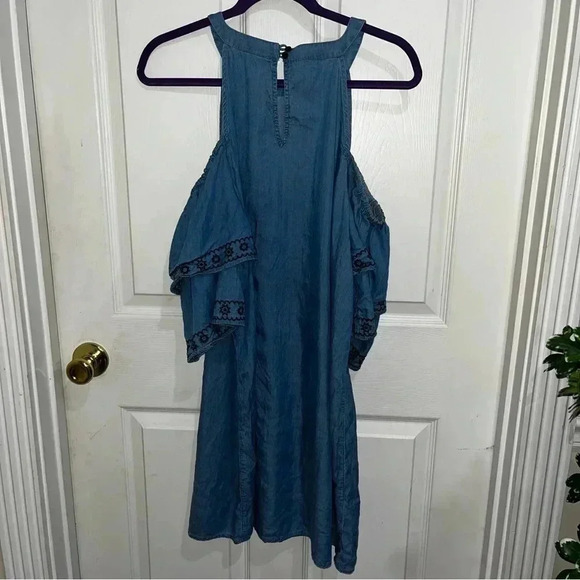 Crown and ivy sz lg jean dress with off the shoulder sleeves - Picture 4 of 4